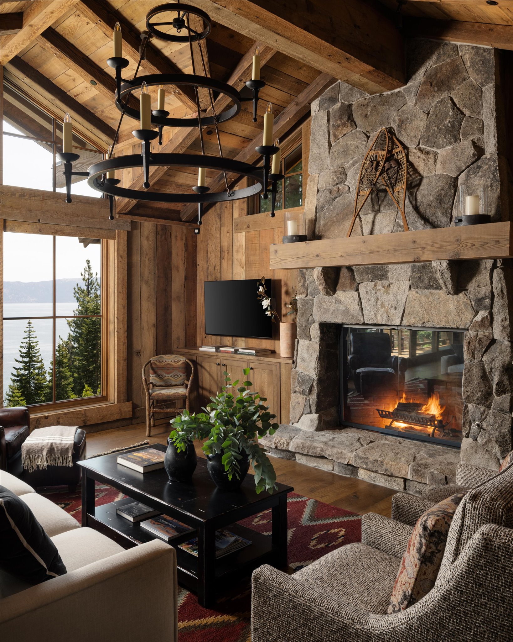 Lakeview Chalet set among the pines